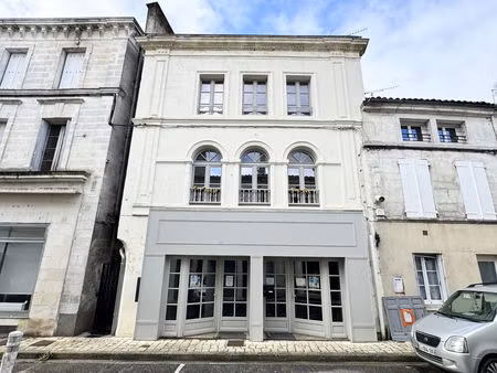 annonce vente immeuble immeuble de 263m2 à barbezieux st hilaire (16300) - paruvendu.fr re