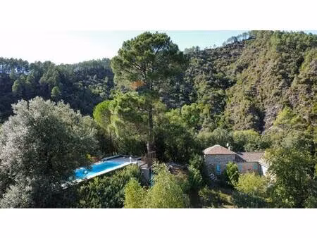 mas en pierre en cévennes avec 7ht de terrain garage et piscine