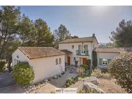 villa familiale avec piscine  studio indépendant et bail commer