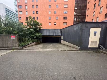 location parking la madeleine 59110