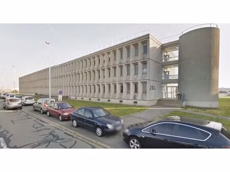 location local professionnel 326m²