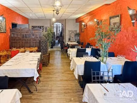 vente bureaux et commerces à saint-maximin-la-sainte-baume (83470) : à vendre / 100m² sain