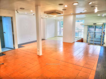 location local commercial