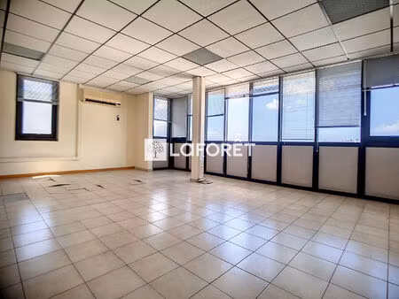 local commercial le lamentin à louer