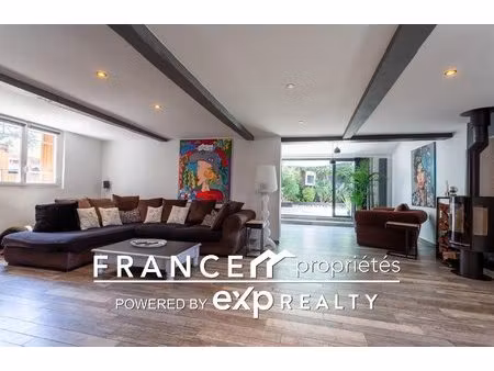 maison 245 m2 - 7 pièces.
