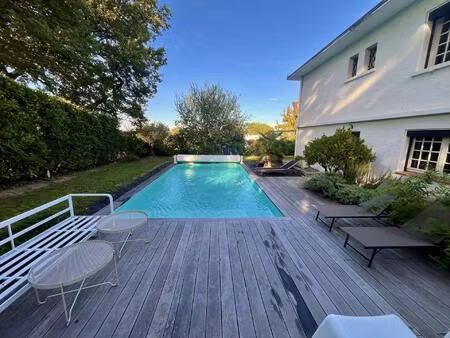 villa familiale avec piscine et prestations haut de gamme ra