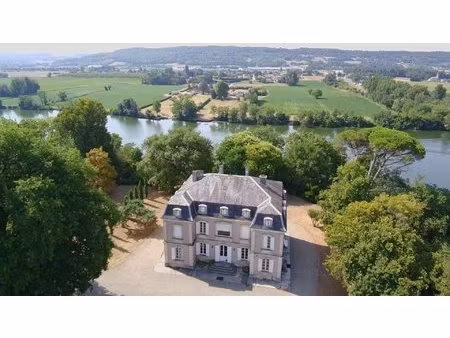 château classé de 1840 avec dépendance et installations éque