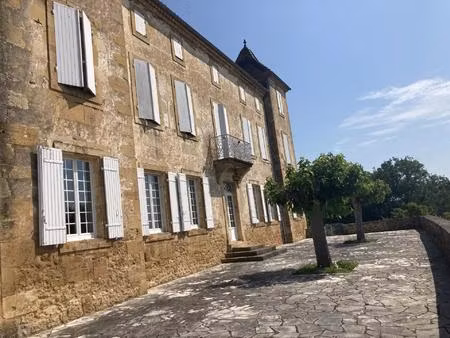 manoir du xviiie siècle  niché au coeur du lot-et-garonne.