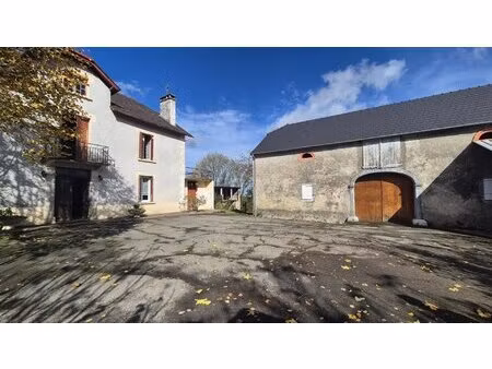 a vendre  lestelle-betharram  maison de 207 m² avec sa grange de 110 m² au sol le tout sur
