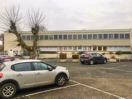 surfaces de bureaux à la location de 38 m2 à 146 m2 et entrepôt de 70m2 à senlis