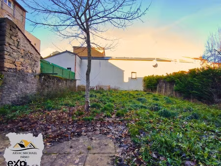à vendre : maison de bourg avec terrain et dépendances à lang