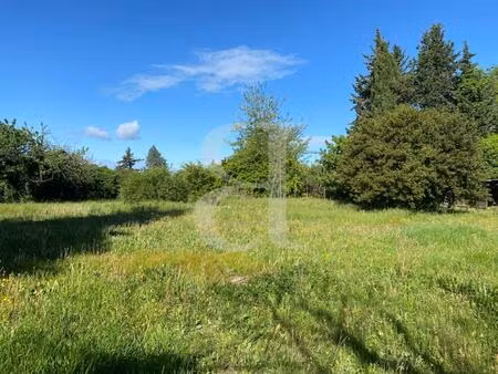 terrain proche des commodités à valréas