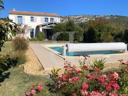 jolie villa avec piscine et jardin paysagé à beaumes-de-venise