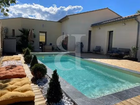 jolie maison dans un village bucolique - exclusivité
