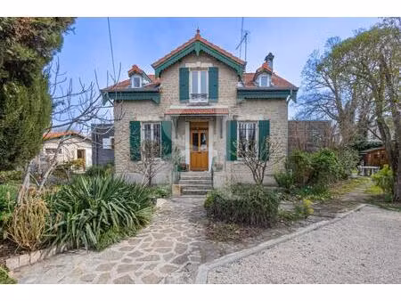 maison atypique avec local professionnel à valréas - exclusivi