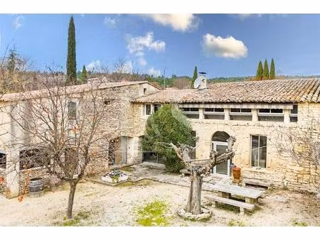 mas en pierre avec appartement indépendant et piscine au cœur de cabrières-d’avignon
