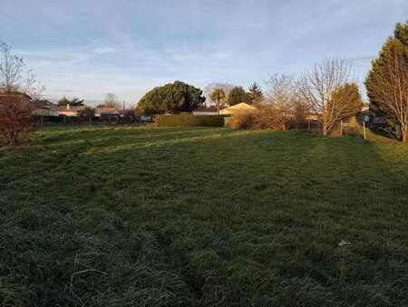 vente terrain à la roche-sur-yon le bourg sous la roche (85000) : à vendre / 1363m² la roc