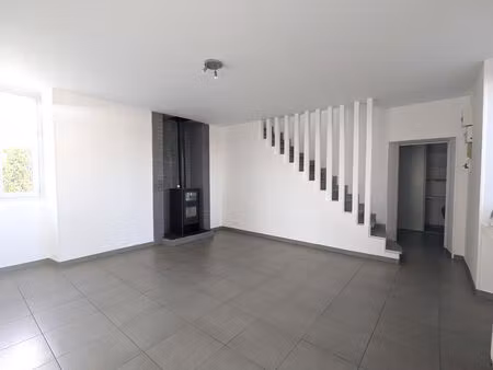 location maison 5 pièces 107m2 barraute-camu 64390 - 890 € - surface privée