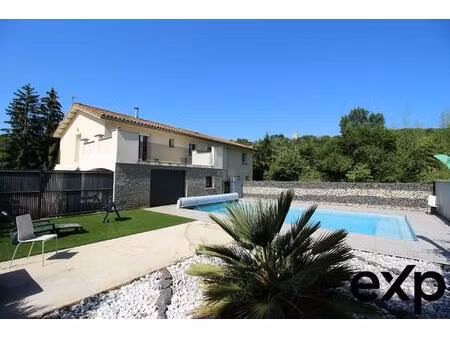 belle maison individuelle avec sous-sol complet piscine