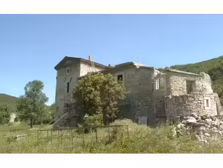 maison forte et grand domaine