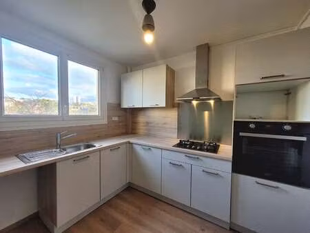 location appartement 3 pièces à coulaines (72190) : à louer 3 pièces / 75m² coulaines