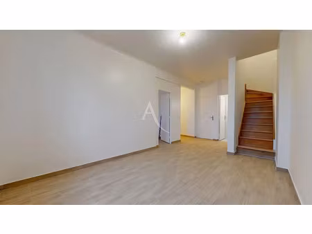 location appartement 5 pièces 74.57 m² à pontoise (95000)  1 400 €