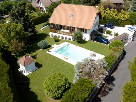 villa 6 pièces 169m2  terrain avec piscine