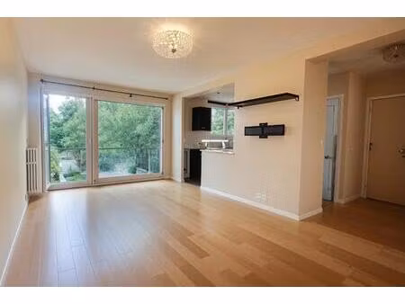 3 pièces lumineux avec balcon et box fermé parc de saint-m