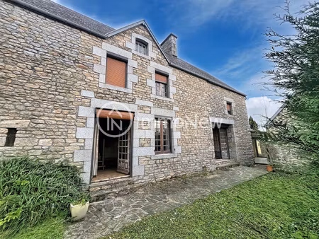 une maison en pierres à rénover sur les hauteurs de jullouvi