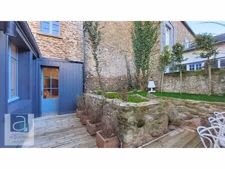 un cocon de charme au coeur des ruelles de saint-suliac  4 chbres  garage et patio !