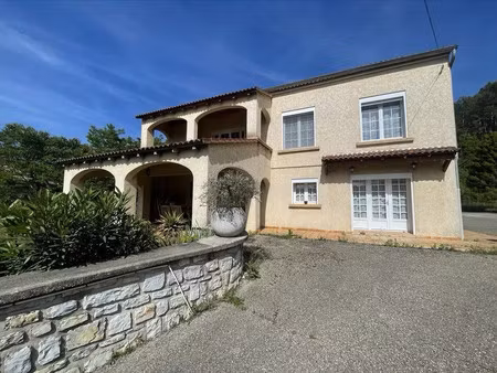 agréable maison sur son terrain arboré