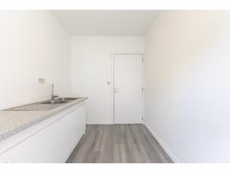 surface commerciale à louer à marchienne-au-pont (vbd65908)