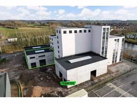 entrepôt avec bureau à vendre dans un emplacement central à…