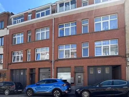 entrepot + bureau+- 400m²