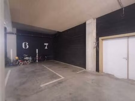 place de parking dans un garage sécurisé