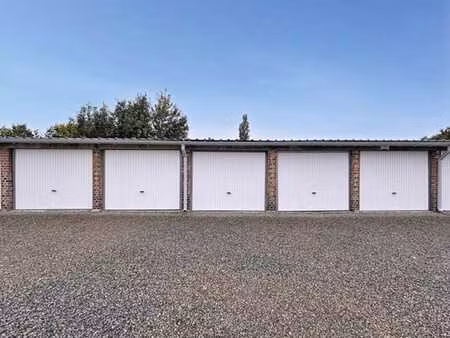 5 garages à vendre  sécurisés  idéalement situés - herstal