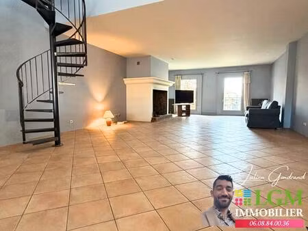 aigues-mortes - immeuble de 290 m² au cœur des remparts