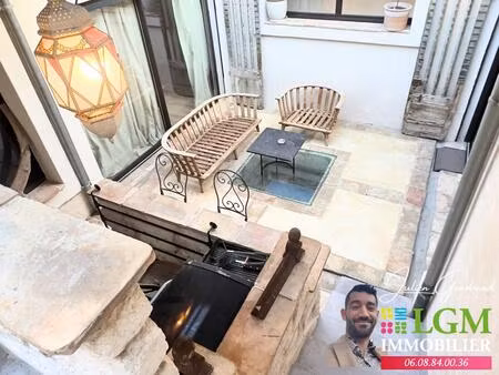 aigues-mortes - immeuble d'une surface totale de 300 m² comprenant une habitation de 160 m