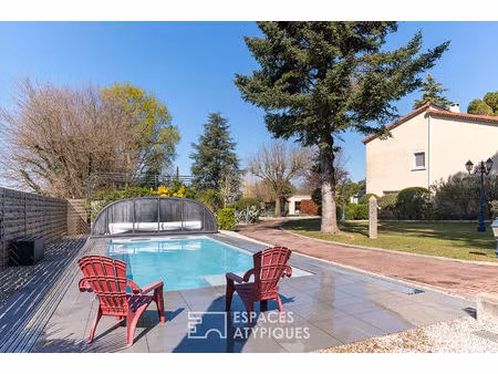 propriété de caractère avec parc arboré  dépendances et piscine