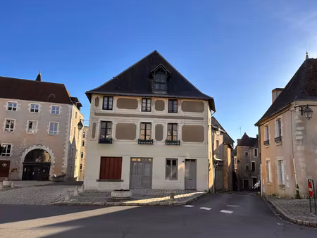 a vendre - immeuble de caractère à saint-gaultier