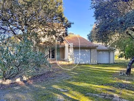 villa située dans un cadre exceptionnel à vendre à 5km d'uzès