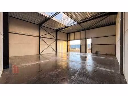 nouvelle construction d'un local commercial de 202 m² à z...