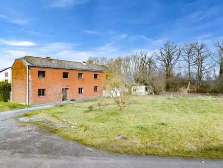 maison 4 façades avec garage et grand jardin à rénover