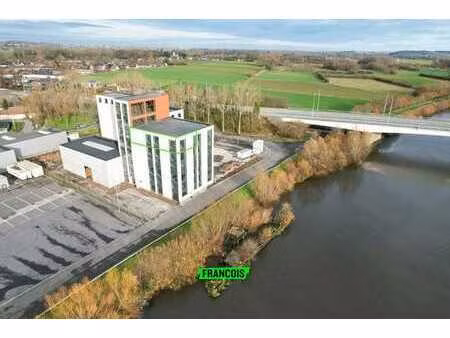 bureau à vendre dans un emplacement central à kerkhove !