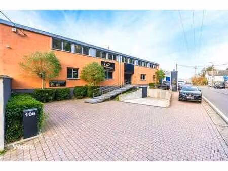 spacieuse surface commerciale de 350 m² !