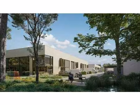 nouvel entrepôt de 2.500 m² avec quai de chargement et 13...