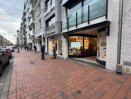 bien situé rez-de-chaussée commercial situé sur l'avenue li