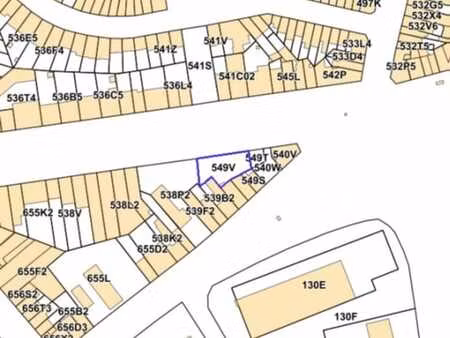 une parcelle de terrain à bâtir