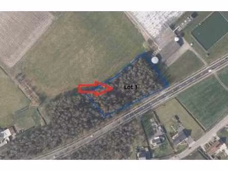 terrain dans une zone agricole