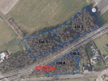 terrain dans une zone agricole